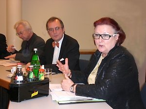 Prof. Dr. Elke Platz-Waury (Bundesvorsitzende vhw) und Prof. Dr. Nicolai Müller-Bromley (Präsident hlb)