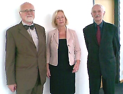 Bundesministerin Prof. Dr. Johanna Wanka mit dem vhw-Bundesvorsitzenden Prof. Dr. Josef Arendes und dem Landesvorsitzenden des vhw-Brandesburg Prof. Dr. Ernst Schmeer
