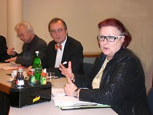 Prof. Dr. Elke Platz-Waury (Bundesvorsitzende vhw) und Prof. Dr. Nicolai Müller-Bromley (Präsident hlb)